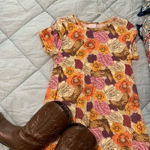 NWT cowgirl boots Carly